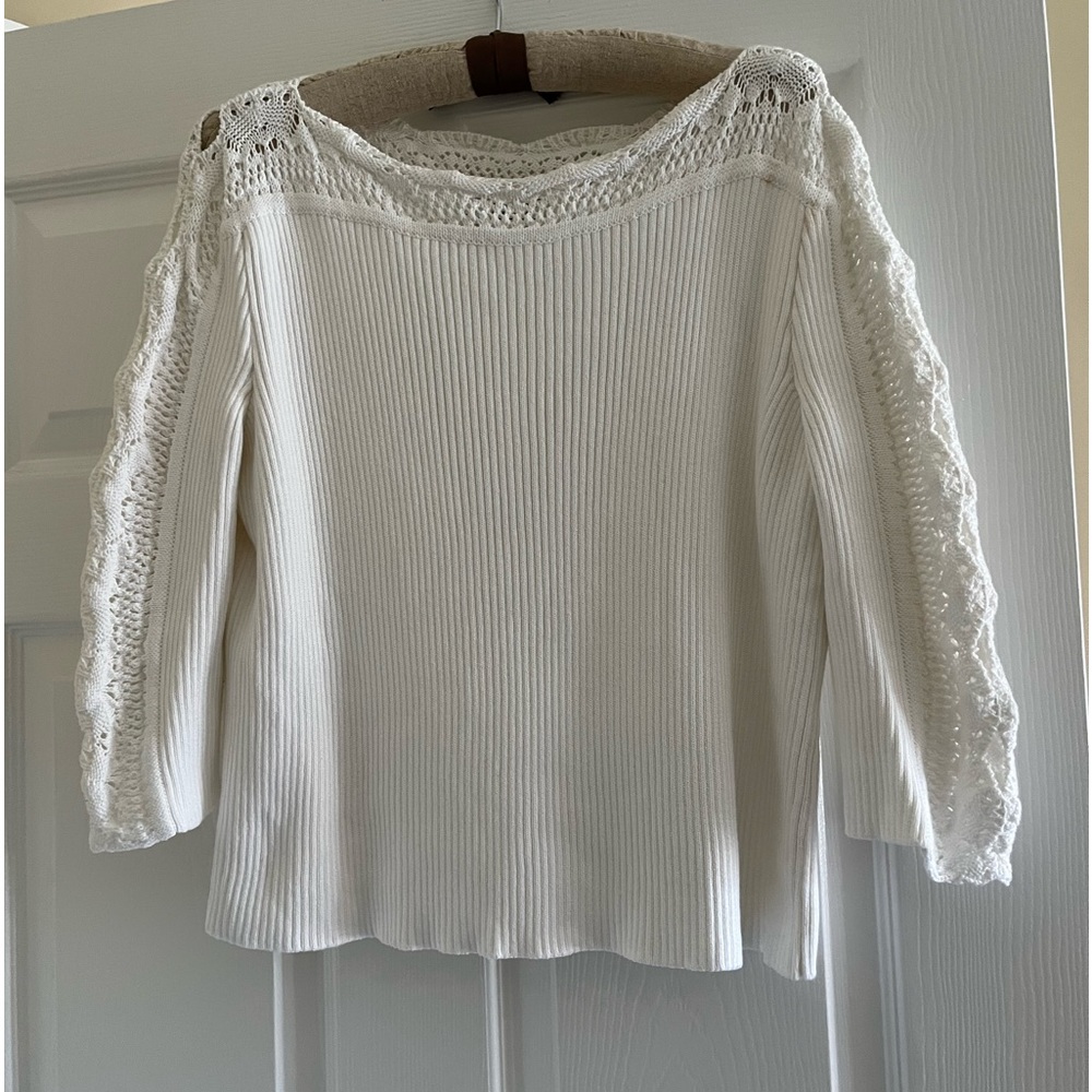 St Johns By Marie Gray white knit top.